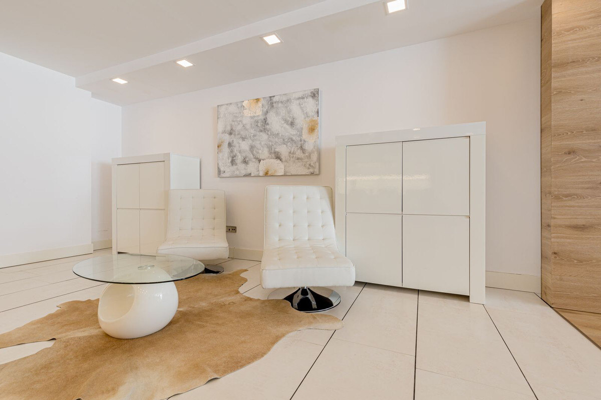 FOR SALE 🏡 Frontline Beach Duplex Apartment with Sea Views and Tropical Gardens – Puerto Banús, Marbella 🇪🇸