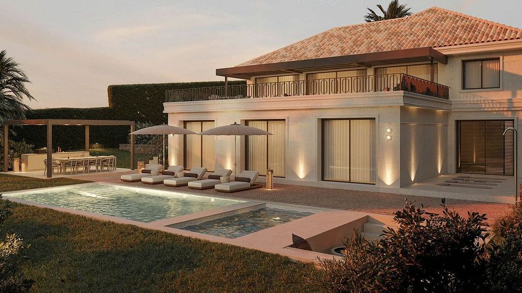 Frontline golf villa renovation project in Los Naranjos, Nueva Andalucia, Marbella