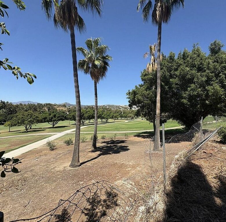 Frontline golf villa renovation project in Los Naranjos, Nueva Andalucia, Marbella