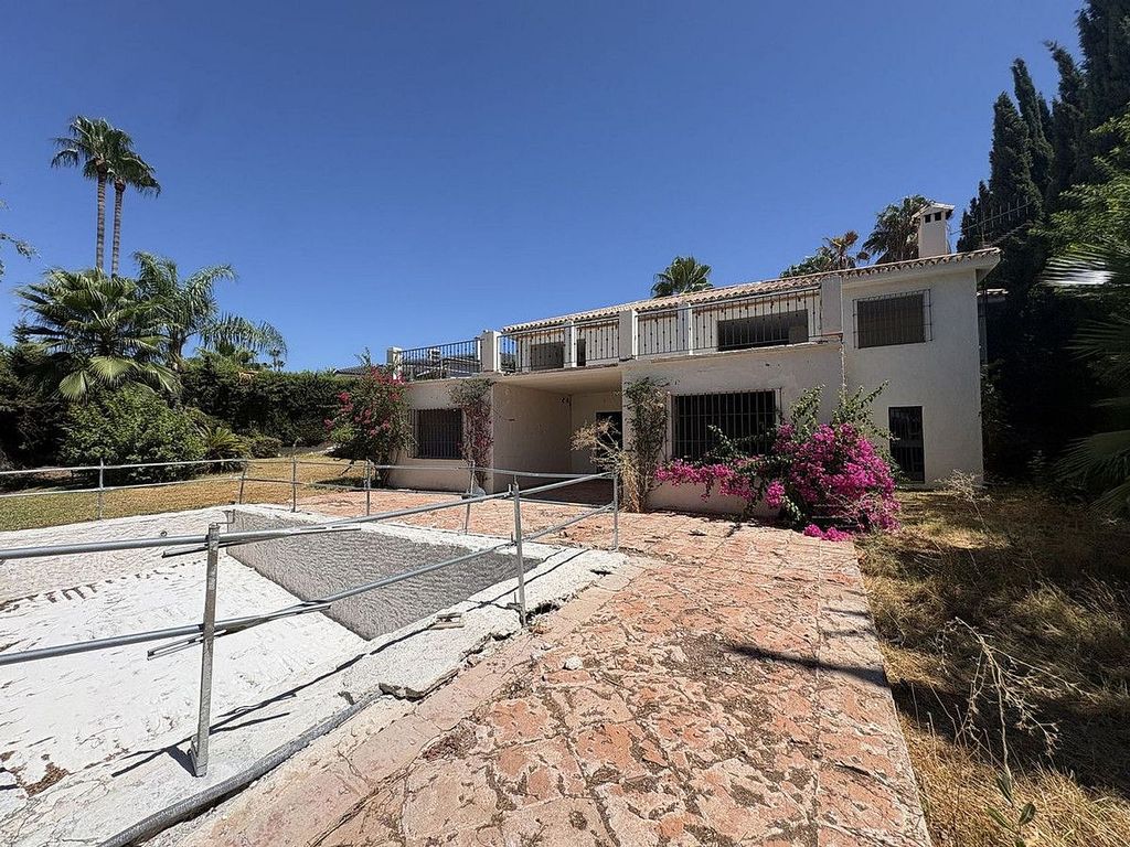 Frontline golf villa renovation project in Los Naranjos, Nueva Andalucia, Marbella