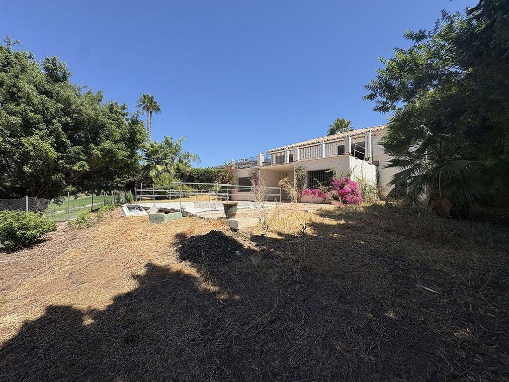Frontline golf villa renovation project in Los Naranjos, Nueva Andalucia, Marbella