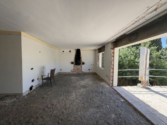 Frontline golf villa renovation project in Los Naranjos, Nueva Andalucia, Marbella