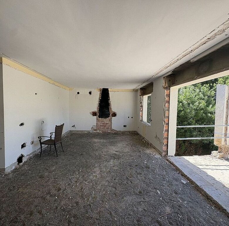 Frontline golf villa renovation project in Los Naranjos, Nueva Andalucia, Marbella