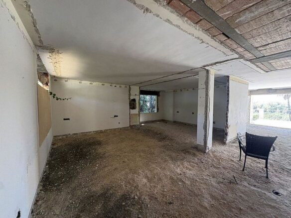 Frontline golf villa renovation project in Los Naranjos, Nueva Andalucia, Marbella