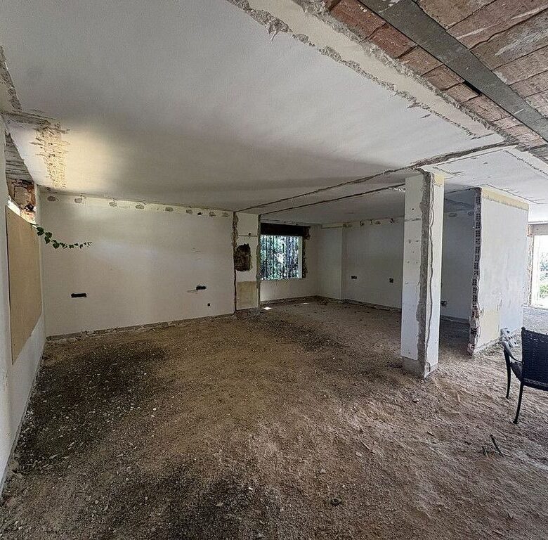 Frontline golf villa renovation project in Los Naranjos, Nueva Andalucia, Marbella