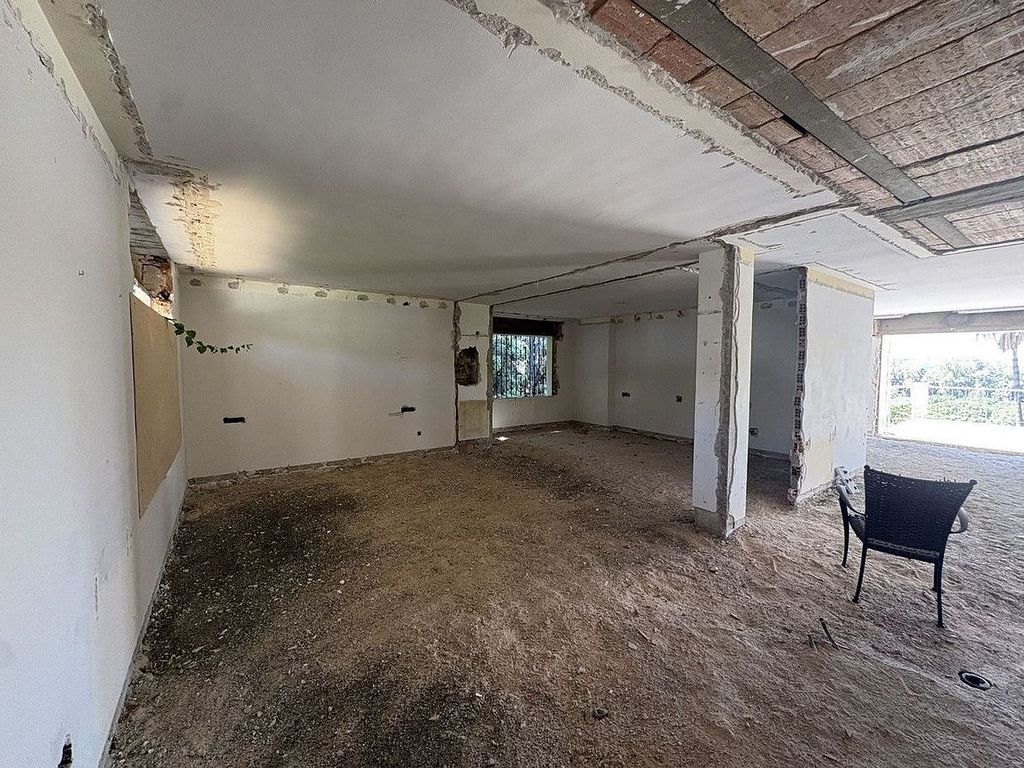 Frontline golf villa renovation project in Los Naranjos, Nueva Andalucia, Marbella