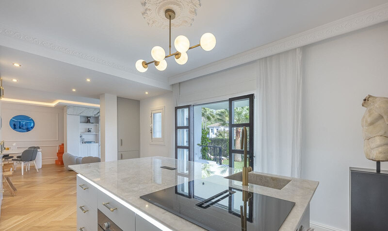 FOR SALE 🏡 Refurbished Garden Apartment in a Gated Community – Nueva Andalucía, Marbella 🇪🇸