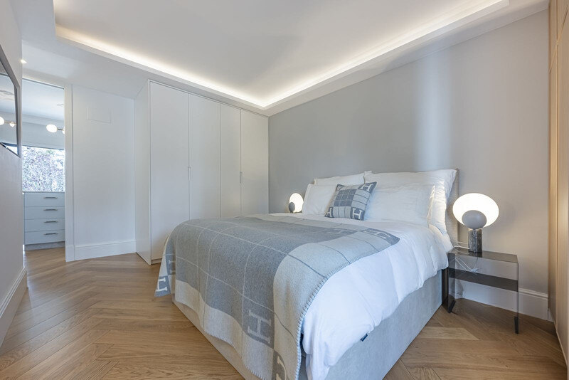 FOR SALE 🏡 Refurbished Garden Apartment in a Gated Community – Nueva Andalucía, Marbella 🇪🇸