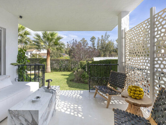 FOR SALE 🏡 Refurbished Garden Apartment in a Gated Community – Nueva Andalucía, Marbella 🇪🇸