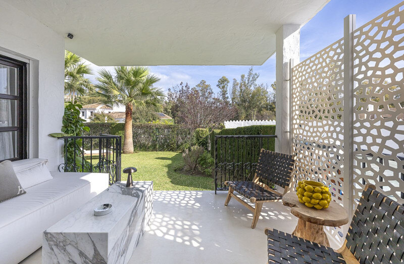 FOR SALE 🏡 Refurbished Garden Apartment in a Gated Community – Nueva Andalucía, Marbella 🇪🇸