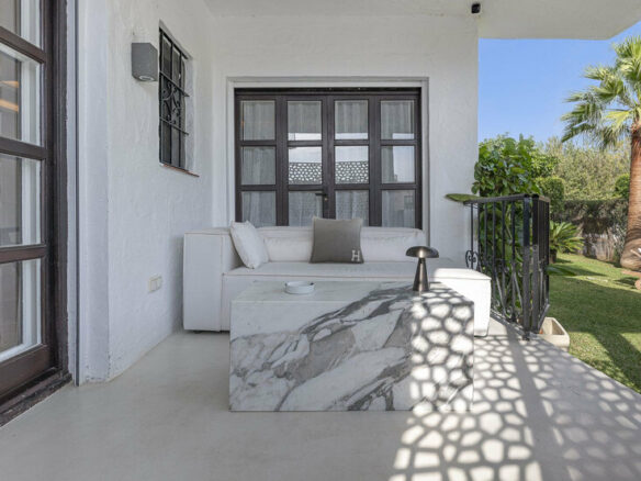 FOR SALE 🏡 Refurbished Garden Apartment in a Gated Community – Nueva Andalucía, Marbella 🇪🇸