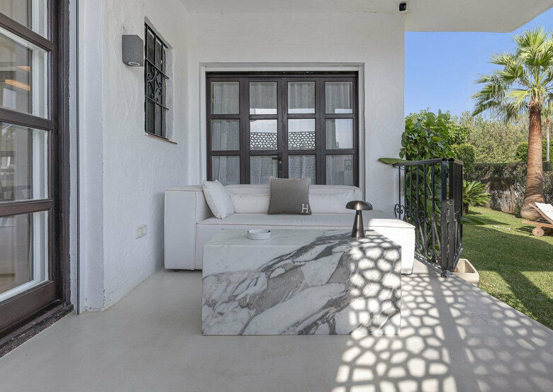 FOR SALE 🏡 Refurbished Garden Apartment in a Gated Community – Nueva Andalucía, Marbella 🇪🇸