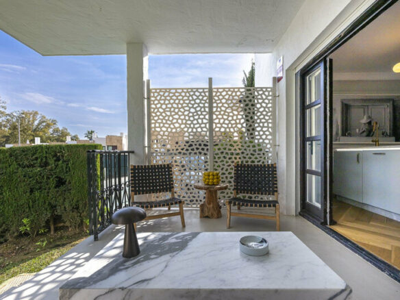 FOR SALE 🏡 Refurbished Garden Apartment in a Gated Community – Nueva Andalucía, Marbella 🇪🇸