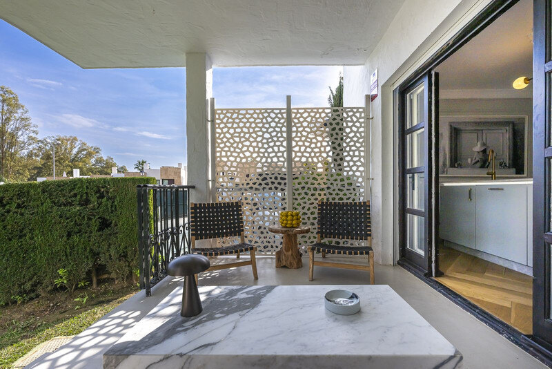 FOR SALE 🏡 Refurbished Garden Apartment in a Gated Community – Nueva Andalucía, Marbella 🇪🇸