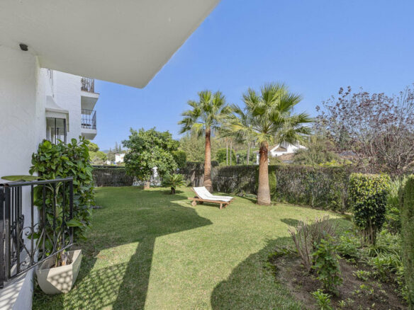 FOR SALE 🏡 Refurbished Garden Apartment in a Gated Community – Nueva Andalucía, Marbella 🇪🇸