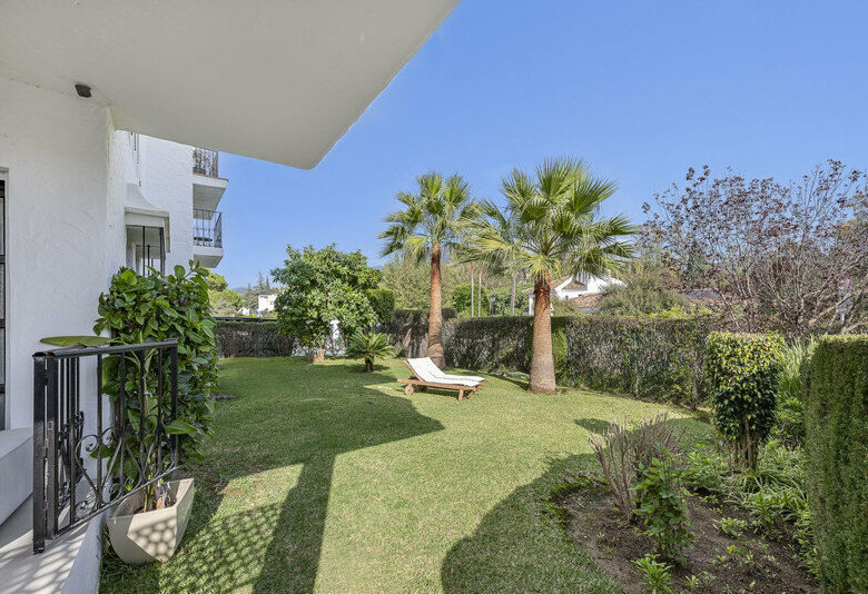 FOR SALE 🏡 Refurbished Garden Apartment in a Gated Community – Nueva Andalucía, Marbella 🇪🇸