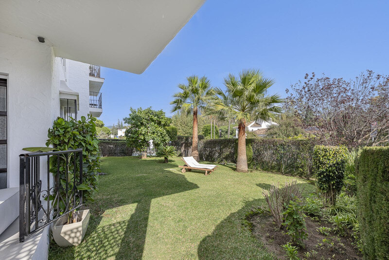FOR SALE 🏡 Refurbished Garden Apartment in a Gated Community – Nueva Andalucía, Marbella 🇪🇸