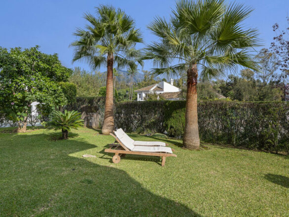 FOR SALE 🏡 Refurbished Garden Apartment in a Gated Community – Nueva Andalucía, Marbella 🇪🇸