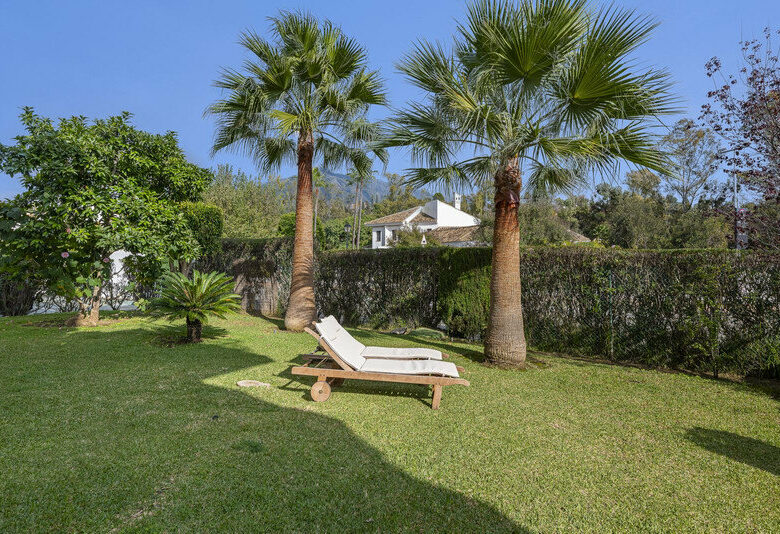 FOR SALE 🏡 Refurbished Garden Apartment in a Gated Community – Nueva Andalucía, Marbella 🇪🇸