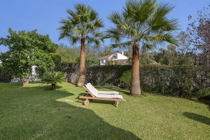 FOR SALE 🏡 Refurbished Garden Apartment in a Gated Community – Nueva Andalucía, Marbella 🇪🇸