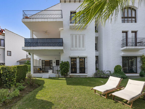 FOR SALE 🏡 Refurbished Garden Apartment in a Gated Community – Nueva Andalucía, Marbella 🇪🇸