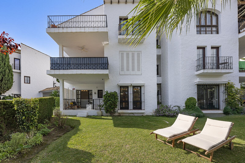 FOR SALE 🏡 Refurbished Garden Apartment in a Gated Community – Nueva Andalucía, Marbella 🇪🇸