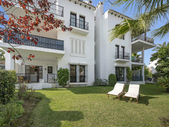 FOR SALE 🏡 Refurbished Garden Apartment in a Gated Community – Nueva Andalucía, Marbella 🇪🇸