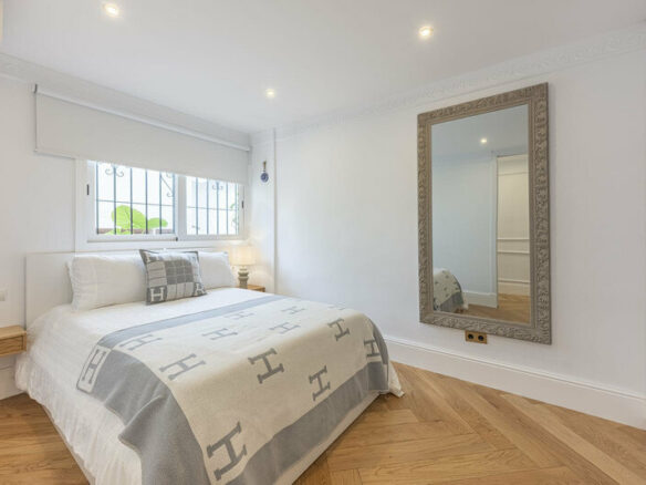 FOR SALE 🏡 Refurbished Garden Apartment in a Gated Community – Nueva Andalucía, Marbella 🇪🇸
