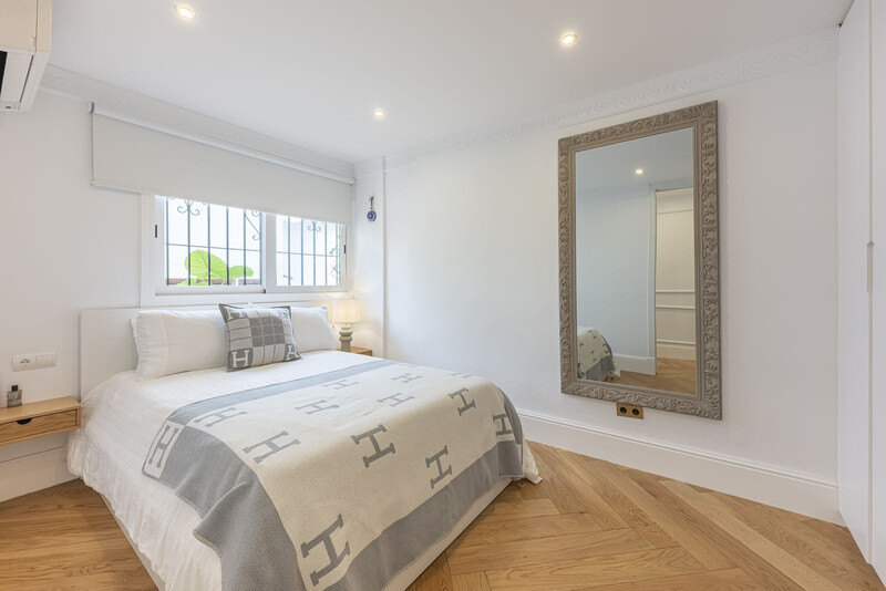 FOR SALE 🏡 Refurbished Garden Apartment in a Gated Community – Nueva Andalucía, Marbella 🇪🇸