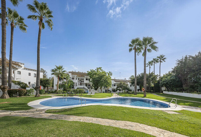 FOR SALE 🏡 Refurbished Garden Apartment in a Gated Community – Nueva Andalucía, Marbella 🇪🇸