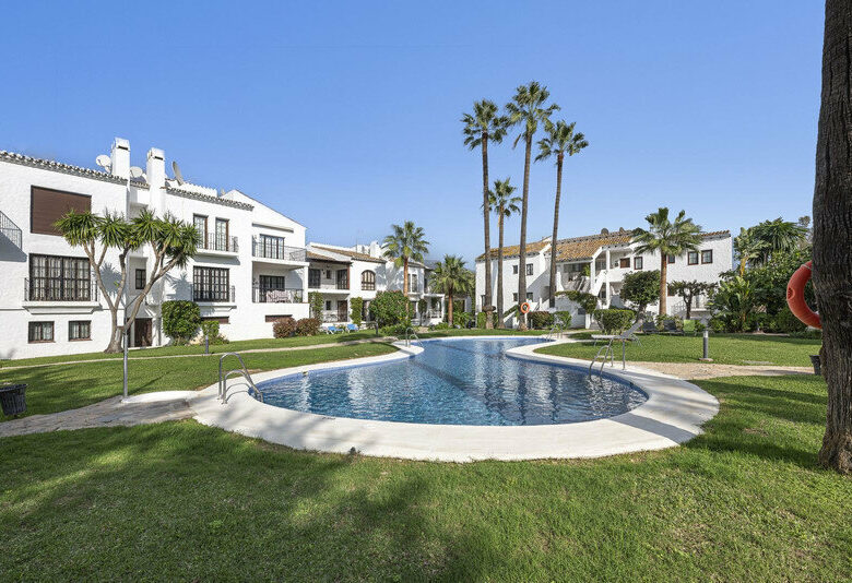 FOR SALE 🏡 Refurbished Garden Apartment in a Gated Community – Nueva Andalucía, Marbella 🇪🇸