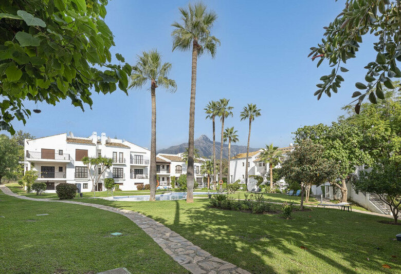 FOR SALE 🏡 Refurbished Garden Apartment in a Gated Community – Nueva Andalucía, Marbella 🇪🇸