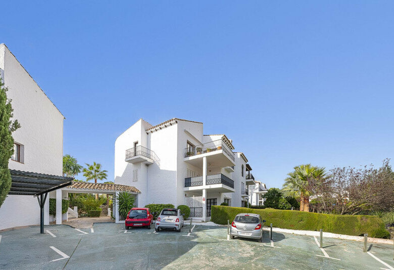 FOR SALE 🏡 Refurbished Garden Apartment in a Gated Community – Nueva Andalucía, Marbella 🇪🇸