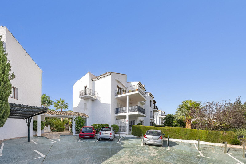 FOR SALE 🏡 Refurbished Garden Apartment in a Gated Community – Nueva Andalucía, Marbella 🇪🇸