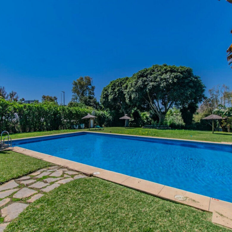 FOR SALE 🏡 Renovated Garden Apartment with Tourist Licence Opposite the Shopping Centre – Guadalmina Alta, San Pedro 🇪🇸