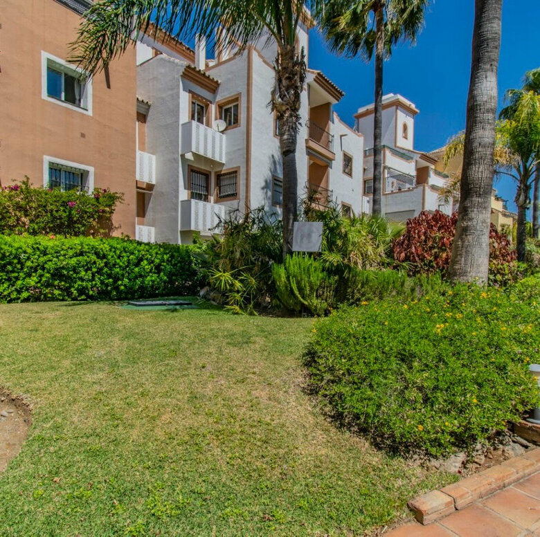 FOR SALE 🏡 Renovated Garden Apartment with Tourist Licence Opposite the Shopping Centre – Guadalmina Alta, San Pedro 🇪🇸