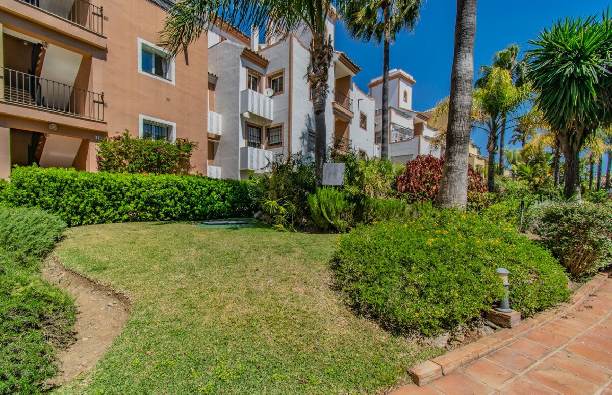 FOR SALE 🏡 Renovated Garden Apartment with Tourist Licence Opposite the Shopping Centre – Guadalmina Alta, San Pedro 🇪🇸