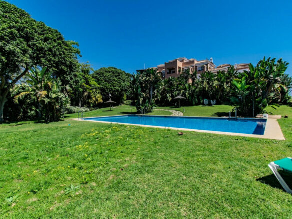 FOR SALE 🏡 Renovated Garden Apartment with Tourist Licence Opposite the Shopping Centre – Guadalmina Alta, San Pedro 🇪🇸