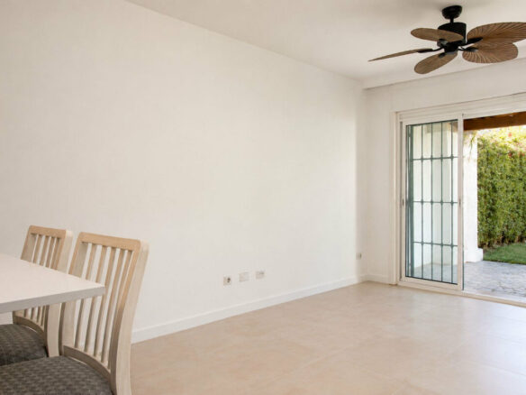 FOR SALE 🏡 Renovated Garden Apartment with Tourist Licence Opposite the Shopping Centre – Guadalmina Alta, San Pedro 🇪🇸