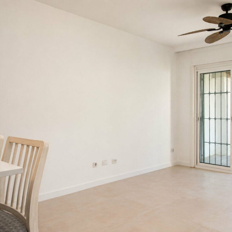FOR SALE 🏡 Renovated Garden Apartment with Tourist Licence Opposite the Shopping Centre – Guadalmina Alta, San Pedro 🇪🇸