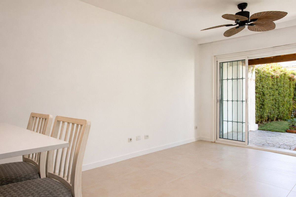FOR SALE 🏡 Renovated Garden Apartment with Tourist Licence Opposite the Shopping Centre – Guadalmina Alta, San Pedro 🇪🇸