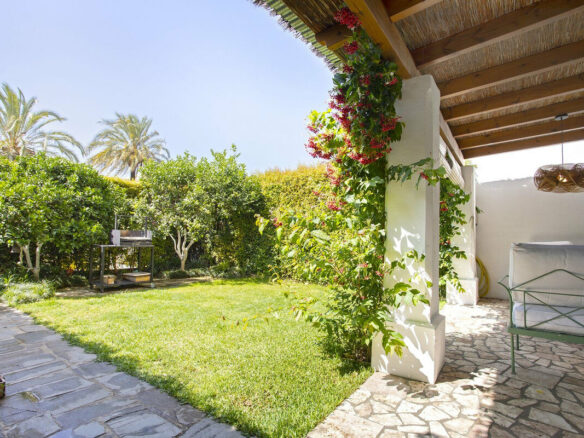 FOR SALE 🏡 Renovated Garden Apartment with Tourist Licence Opposite the Shopping Centre – Guadalmina Alta, San Pedro 🇪🇸