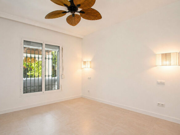 FOR SALE 🏡 Renovated Garden Apartment with Tourist Licence Opposite the Shopping Centre – Guadalmina Alta, San Pedro 🇪🇸