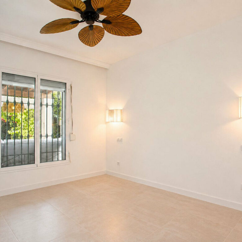 FOR SALE 🏡 Renovated Garden Apartment with Tourist Licence Opposite the Shopping Centre – Guadalmina Alta, San Pedro 🇪🇸