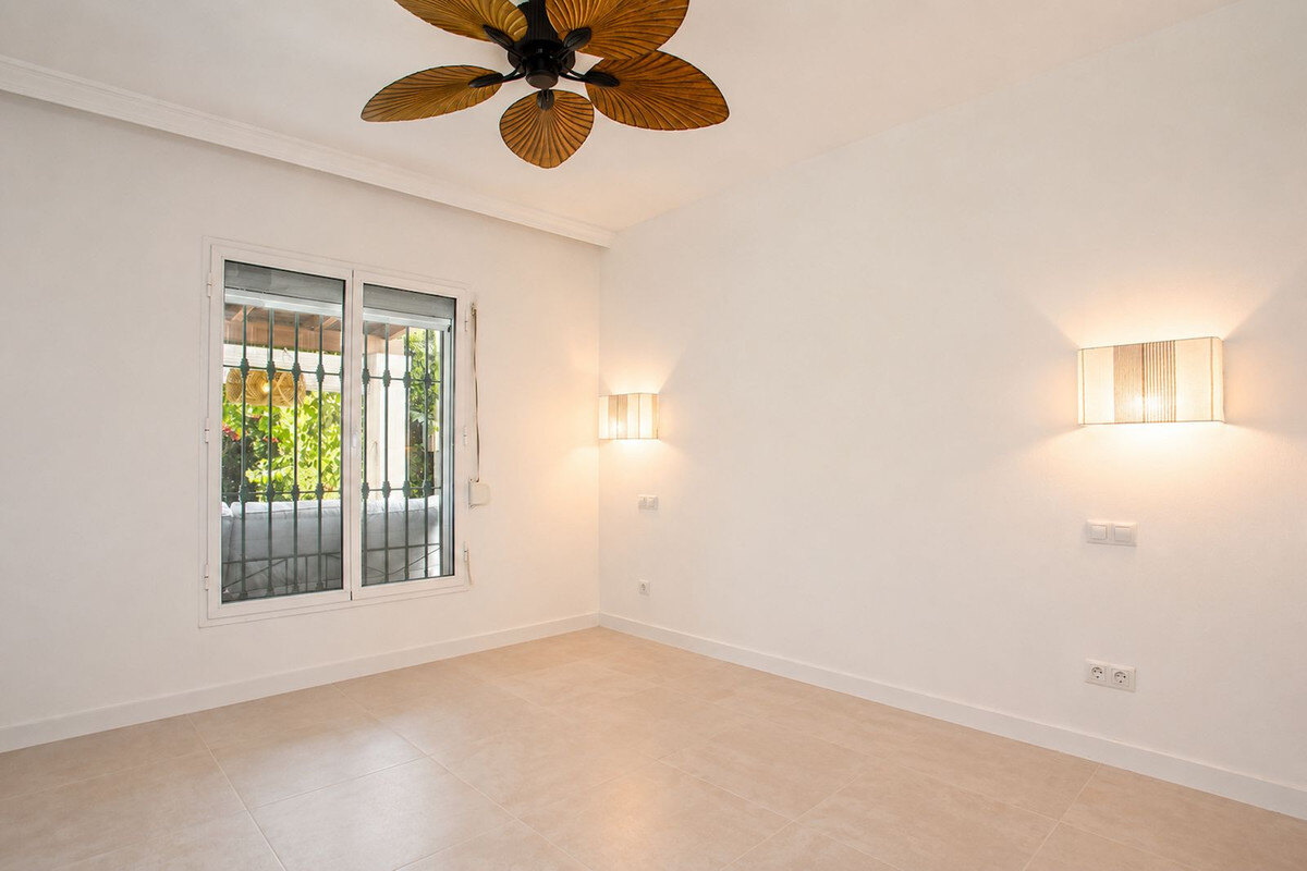 FOR SALE 🏡 Renovated Garden Apartment with Tourist Licence Opposite the Shopping Centre – Guadalmina Alta, San Pedro 🇪🇸