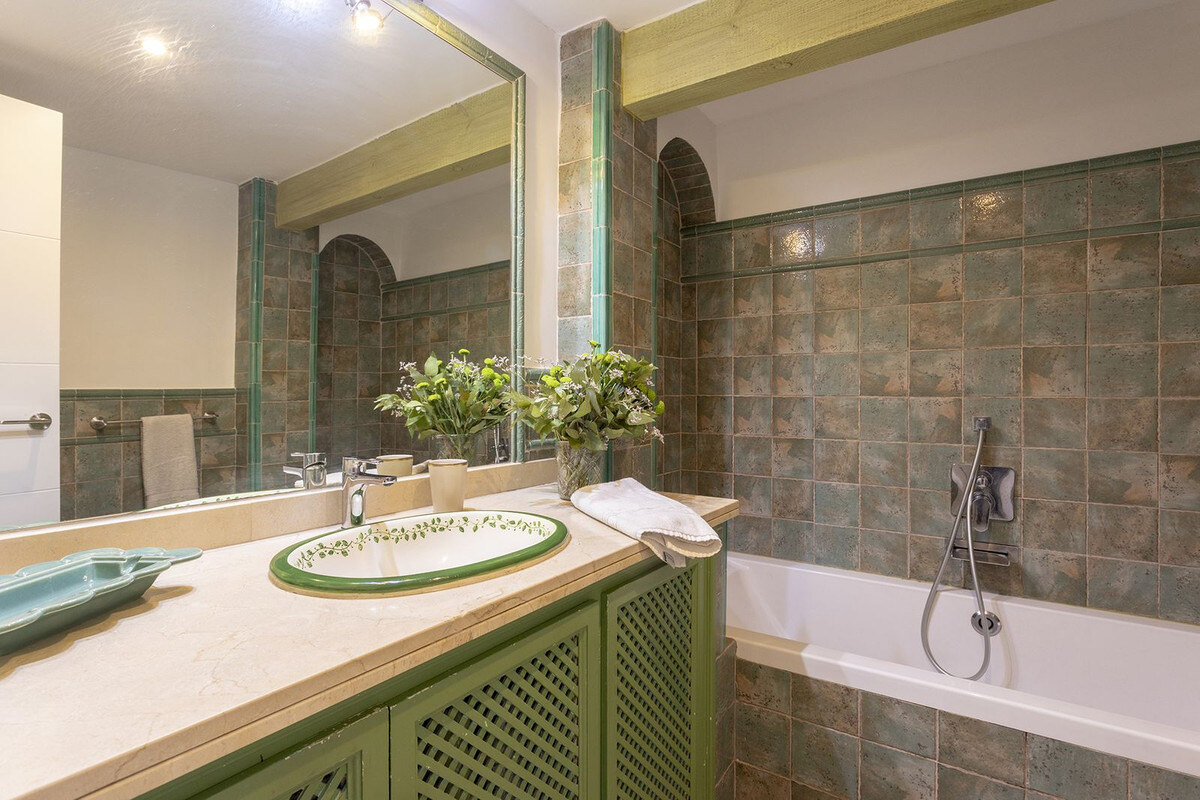 FOR SALE 🏡 Renovated Garden Apartment with Tourist Licence Opposite the Shopping Centre – Guadalmina Alta, San Pedro 🇪🇸