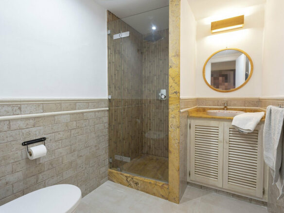 FOR SALE 🏡 Renovated Garden Apartment with Tourist Licence Opposite the Shopping Centre – Guadalmina Alta, San Pedro 🇪🇸