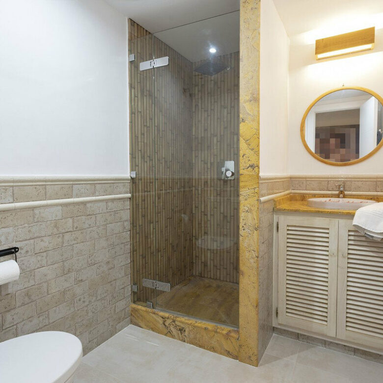 FOR SALE 🏡 Renovated Garden Apartment with Tourist Licence Opposite the Shopping Centre – Guadalmina Alta, San Pedro 🇪🇸