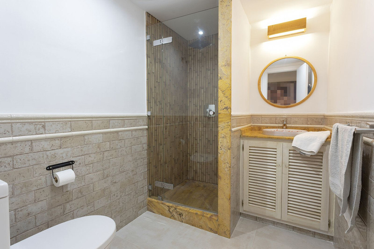 FOR SALE 🏡 Renovated Garden Apartment with Tourist Licence Opposite the Shopping Centre – Guadalmina Alta, San Pedro 🇪🇸