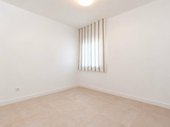 FOR SALE 🏡 Renovated Garden Apartment with Tourist Licence Opposite the Shopping Centre – Guadalmina Alta, San Pedro 🇪🇸
